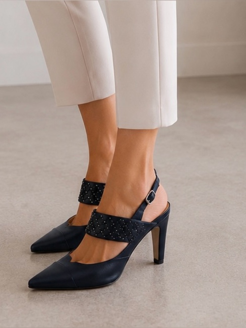 France Mode Navy Blue Heels with Pointed Toe and Slingback Women’s 37.5 Leather